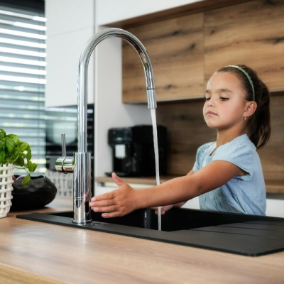 Hybrydowa bateria zlewozmywakowa: Praktyczny pomocnik do domu i kuchni profesjonalnej